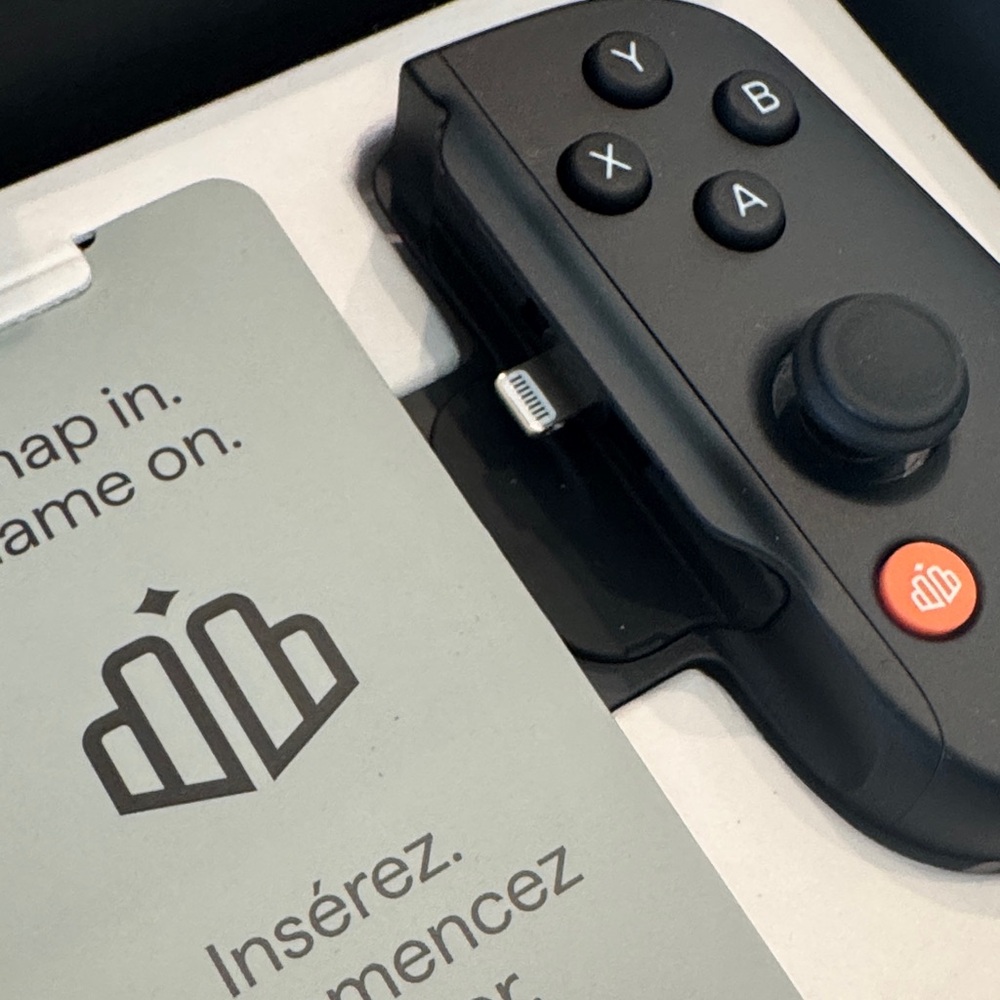 Backbone One Mobile Gaming Controller - Picture 5 of 7